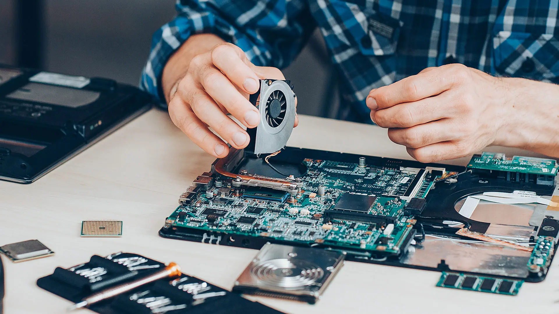 Giới thiệu 1 Trung Tâm Sửa Chữa Máy Tính, Laptop Chuyên Nghiệp Tại TPHCM - Maytinh.pro.vn