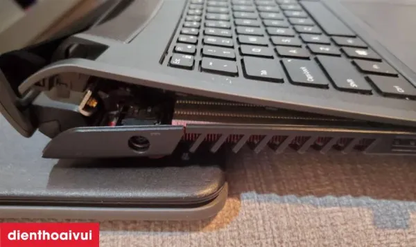 Thay Vỏ Laptop: Khi Nào Cần Thay Và Lựa Chọn Chất Liệu Nào? 1 Dấu hiệu nhận biết cần thay vỏ cho laptop