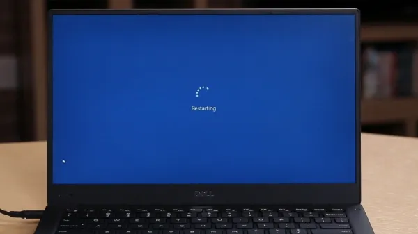 Khởi động lại laptop