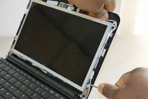 Màn hình laptop bị đốm sáng (Ảnh 8)