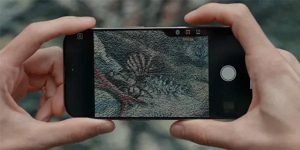   Cụm ba camera sau của iPhone 16 Pro, bao gồm camera chính 48MP, camera siêu rộng 48MP và camera tele 12MP