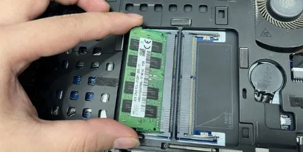   Lỗi RAM khiến laptop không khởi động, màn hình không lên