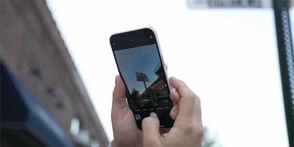 alt text tiếng Việt: Ảnh chụp từ camera iPhone 15 Plus với độ chi tiết cao