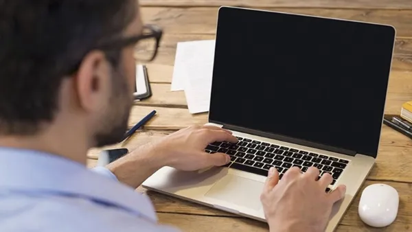 Bàn phím laptop cũ, kém nhạy do sử dụng lâu ngày