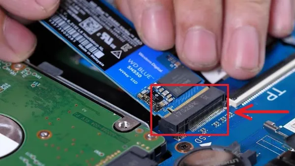 chi tiet cach lap o cung ssd cho laptop don gian n image 025 800x450 57545e2f