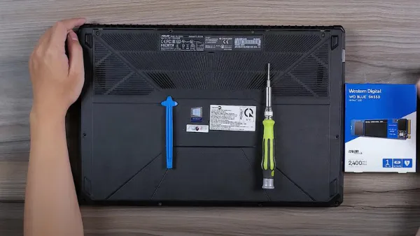 Chuẩn bị dụng cụ để thay SSD