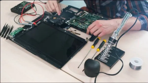 Cách Xử Lý Khi Màn Hình Laptop Bị Vô Nước Hiệu Quả 7 Đưa laptop đến các trung tâm sửa chữa uy tín