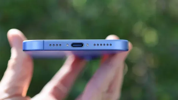 iPhone 16 Plus sở hữu viên pin dung lượng lớn, cho thời gian sử dụng lâu dài.