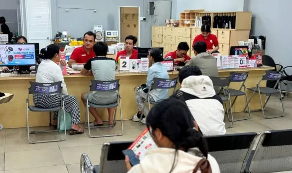 Sửa Chân Sạc Laptop Bao Nhiêu Tiền? Bảng Giá Dịch Vụ 2024 2 Kiểm tra và sửa chân sạc laptop tại Điện Thoại Vui