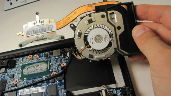 Làm sạch quạt và hệ thống tản nhiệt