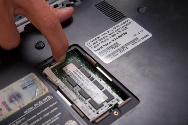 Lắp RAM mới