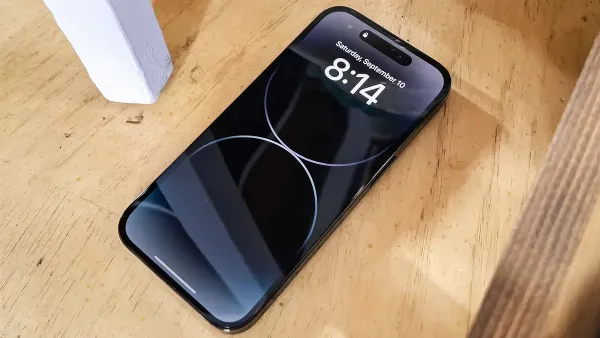 Màn hình iPhone 14 Pro với màu sắc chính xác