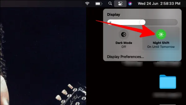 Nút Night Shift trong phần Display