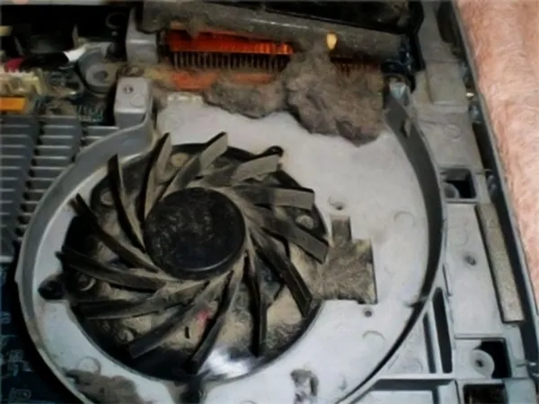 Quạt laptop bị bám bụi