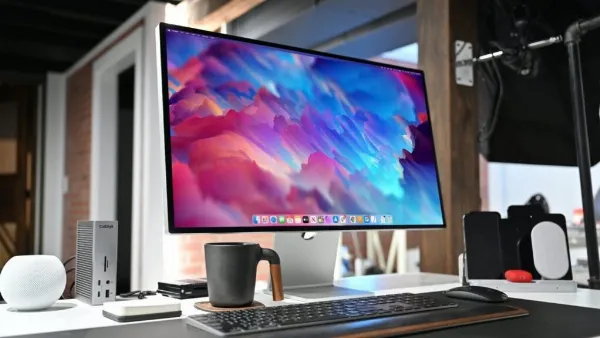 So sánh thông số Apple Studio Display với Samsung ViewFinity S9 1 studio display setup 1024x576 72a977c6