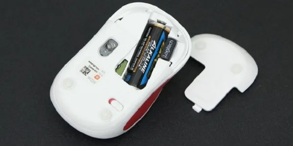 Thay pin chuột không dây