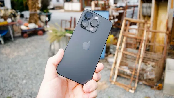 Thiết kế iPhone 14 Pro với cụm camera lớn hơn