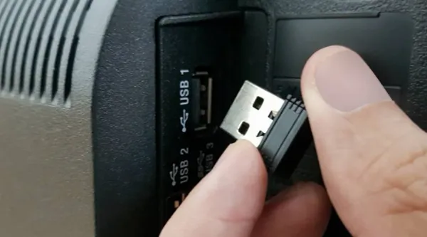 Thử cắm đầu thu USB sang cổng khác