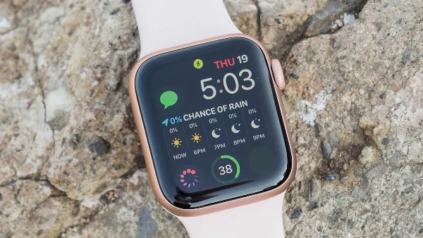 alt: Apple Watch - đồng hồ thông minh theo dõi sức khỏe và hỗ trợ kết nối với iPhone