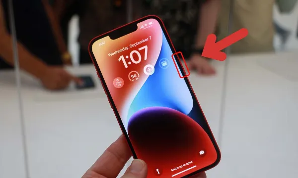 Cách khởi động iPhone 14 Plus, giúp khắc phục ngay tình trạng iPhone bỗng dưng giật lag khi đang dùng 2 alt Các nút bấm vật lý trên iPhone 14 Plus, bao gồm nút nguồn và nút tăng/giảm âm lượng