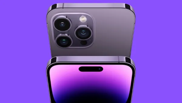 alt: iPhone 14 Pro Max với màn hình Dynamic Island và cụm camera sau