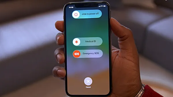 6 cách khắc phục iPhone sạc không vào pin đơn giản và nhanh chóng nhất mà bạn không thể bỏ qua 3 alt iPhone đang được khởi động lại để khắc phục lỗi sạc không vào pin