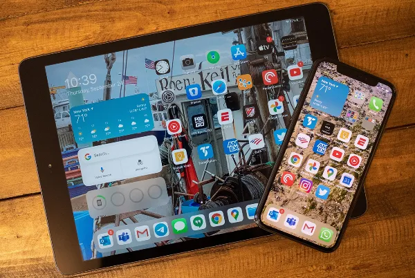 alt: iPhone và iPad là hai dòng sản phẩm chủ lực của Apple trong lĩnh vực di động