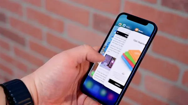 iPhone nhanh hết pin do đâu? Xem ngay để tìm hiểu rõ nguyên nhân và cách tiết kiệm pin trên iPhone 11 alt Không tắt ứng dụng chạy ngầm trên iOS