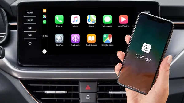 alt: Logo Apple CarPlay hiển thị trên màn hình ô tô, cho thấy xe đã sẵn sàng kết nối với iPhone