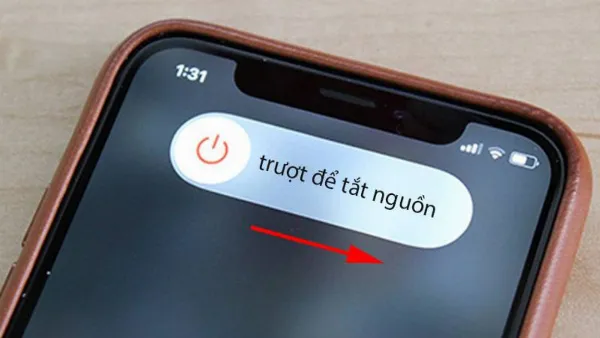 alt: Mô tả chi tiết thao tác trượt để tắt nguồn trên iPhone 12