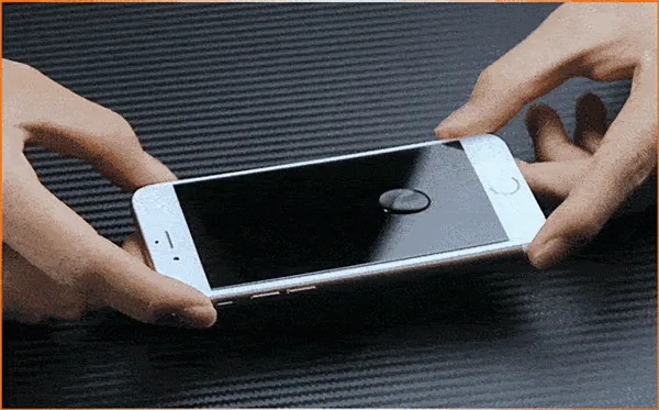 alt: Một tấm kính đang được phủ lớp Oleophobic