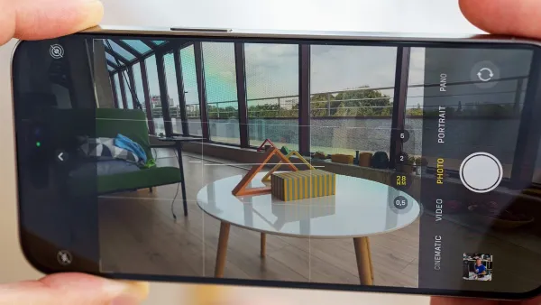 alt text: Mô phỏng cơ chế hoạt động của zoom quang học trên camera tele