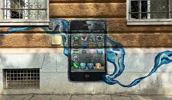 alt text tiếng Việt: Ảnh chụp cận cảnh kiến trúc ban ngày bằng iPhone 15 Plus, độ chi tiết và sắc nét cao