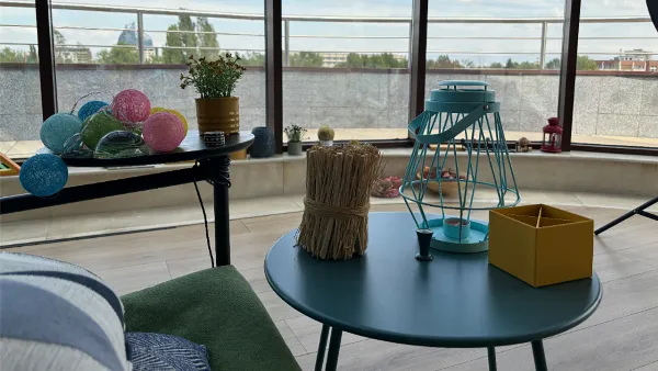 alt text tiếng Việt: Ảnh chụp ngược sáng bằng iPhone 15 Plus, cân bằng sáng tốt nhờ các công nghệ xử lý ảnh