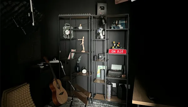 alt text tiếng Việt: Ảnh chụp thành phố về đêm bằng iPhone 15 Plus, chi tiết rõ ràng, ít nhiễu hạt