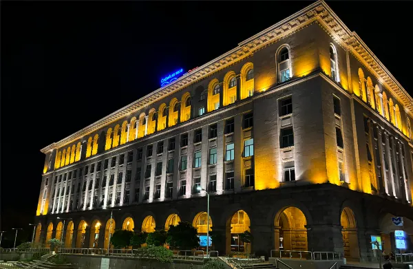 alt text tiếng Việt: Ảnh chụp trong điều kiện ánh sáng cực yếu bằng iPhone 15 Plus, vẫn giữ được độ sáng và chi tiết