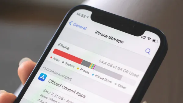 alt text tiếng Việt: Biểu đồ tròn thể hiện dung lượng lưu trữ trên iPhone, với phần lớn dung lượng bị chiếm bởi dữ liệu ứng dụng.