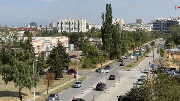 alt text tiếng Việt: Giao diện quay video với chế độ Action Mode trên iPhone 15 Plus