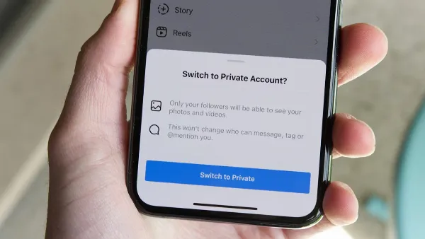 alt text tiếng Việt: Giao diện ứng dụng Instagram trên điện thoại, hiển thị lưới các bài đăng ảnh và video