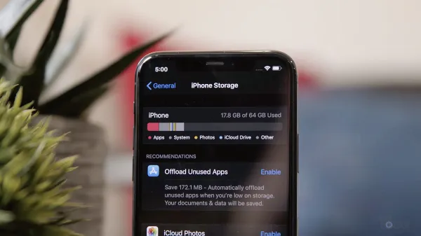 alt text tiếng Việt: Hình ảnh minh họa giao diện cài đặt iPhone, hiển thị danh sách các ứng dụng và dung lượng lưu trữ tương ứng.