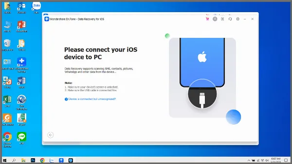 alt text tiếng Việt: Hướng dẫn kết nối iPhone với máy tính qua cáp Lightning