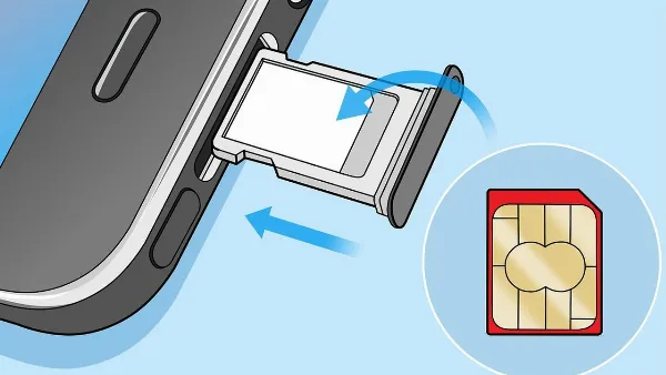 Ảnh cận cảnh khe SIM của iPhone 5, cho thấy cần vệ sinh khe SIM