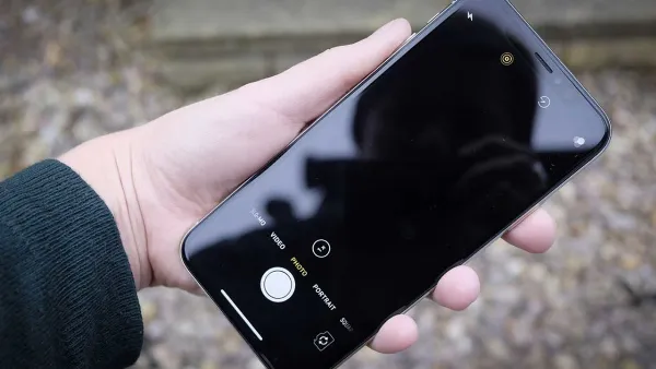 6 cách sửa camera iPhone bị đen, lỗi không thể chụp ảnh được chỉ với vài bước đơn giản 1 cach sua camera iphone bi den 1 160523 182154