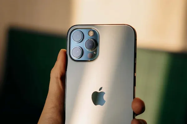 Camera tele trên iPhone 12 Pro Max cho khả năng zoom quang học tốt hơn