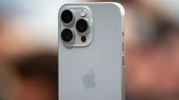Photonic Engine là gì? Cách thức hoạt động, khác gì với Night Mode? iPhone nào có Photonic Engine? 2 Công nghệ Photonic Engine trên iPhone sử dụng máy học để tối ưu hóa từng pixel ảnh, bảo toàn chi tiết và tái tạo màu sắc rực rỡ