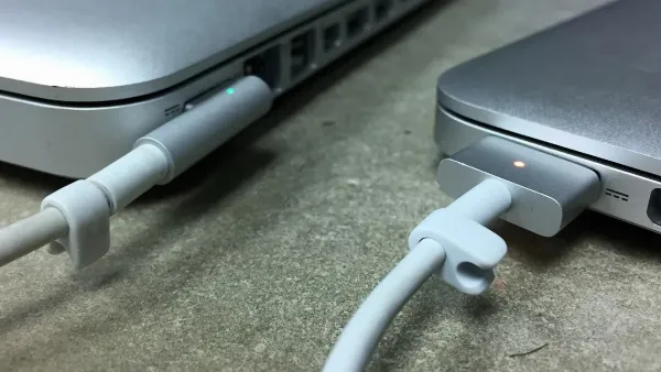 Cổng sạc MagSafe trên MacBook
