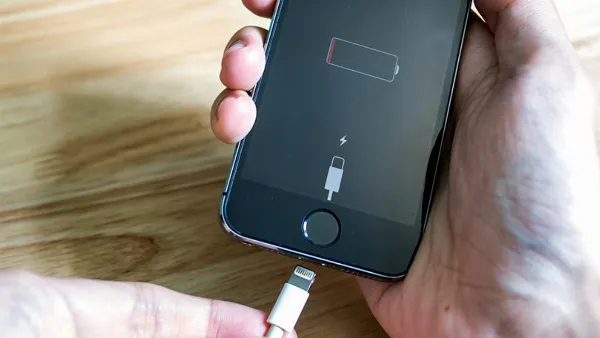 Dây sạc iPhone không vào điện thì phải làm sao? Xem ngay những bước kiểm tra và tự khắc phục tại nhà 3 Củ sạc iPhone kém chất lượng, không chính hãng