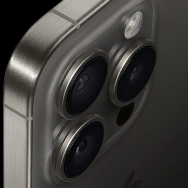 Cụm ba camera 48MP 12MP 12MP hỗ trợ zoom quang học 3x của iPhone 15 Pro