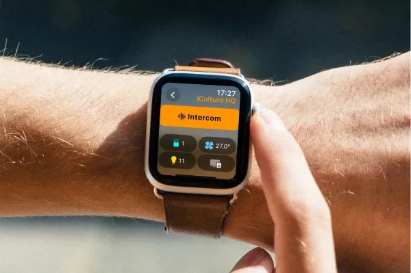 Giao diện ứng dụng Home trên Apple Watch, cho phép người dùng điều khiển nhanh các thiết bị HomeKit đã thêm vào mục ưa thích