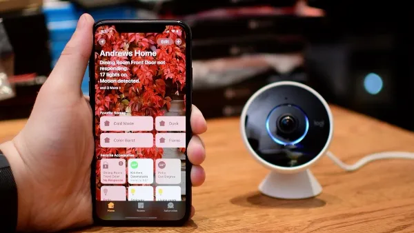Giao diện ứng dụng Home trên iPhone hiển thị các bước chia sẻ quyền truy cập và quản lý người dùng trong hệ thống nhà thông minh